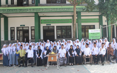 Peringatan Hari Guru Nasional di MTs Tahfidz Al Lathifiyah dan SMA Islam Terpadu Berlangsung Khidmat, Penghargaan Guru Favorit Diumumkan